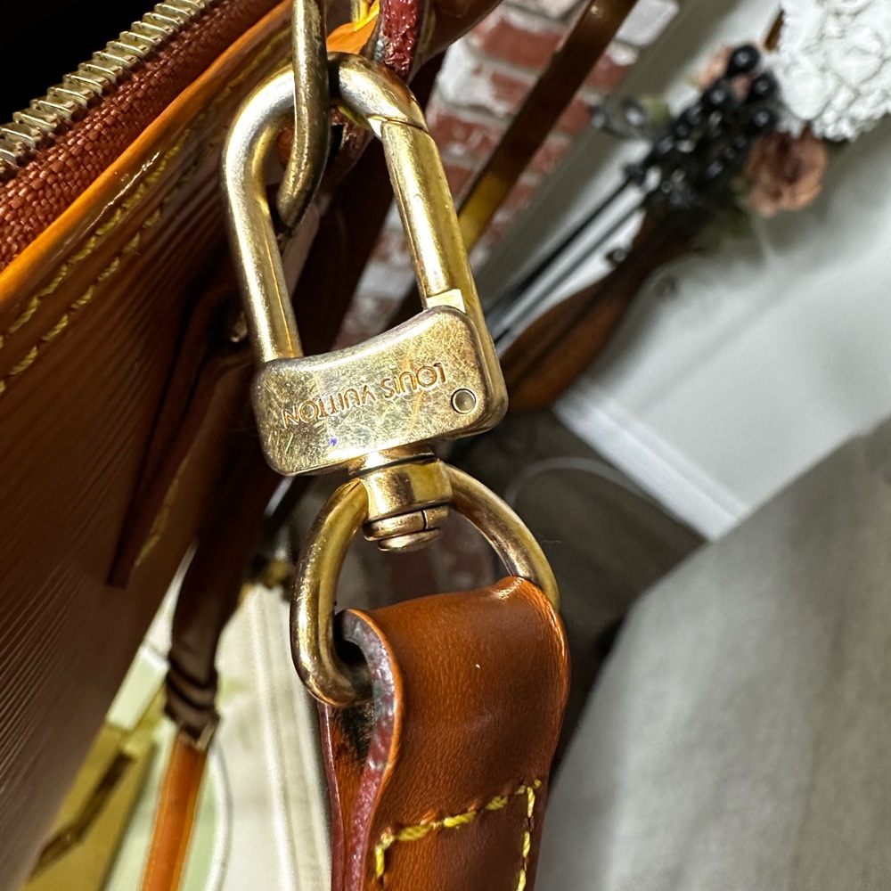 Louis Vuitton Alma PM Epi Leather Cognac w/‎ Strap & Lock(no key) - Picture 6 of 16
